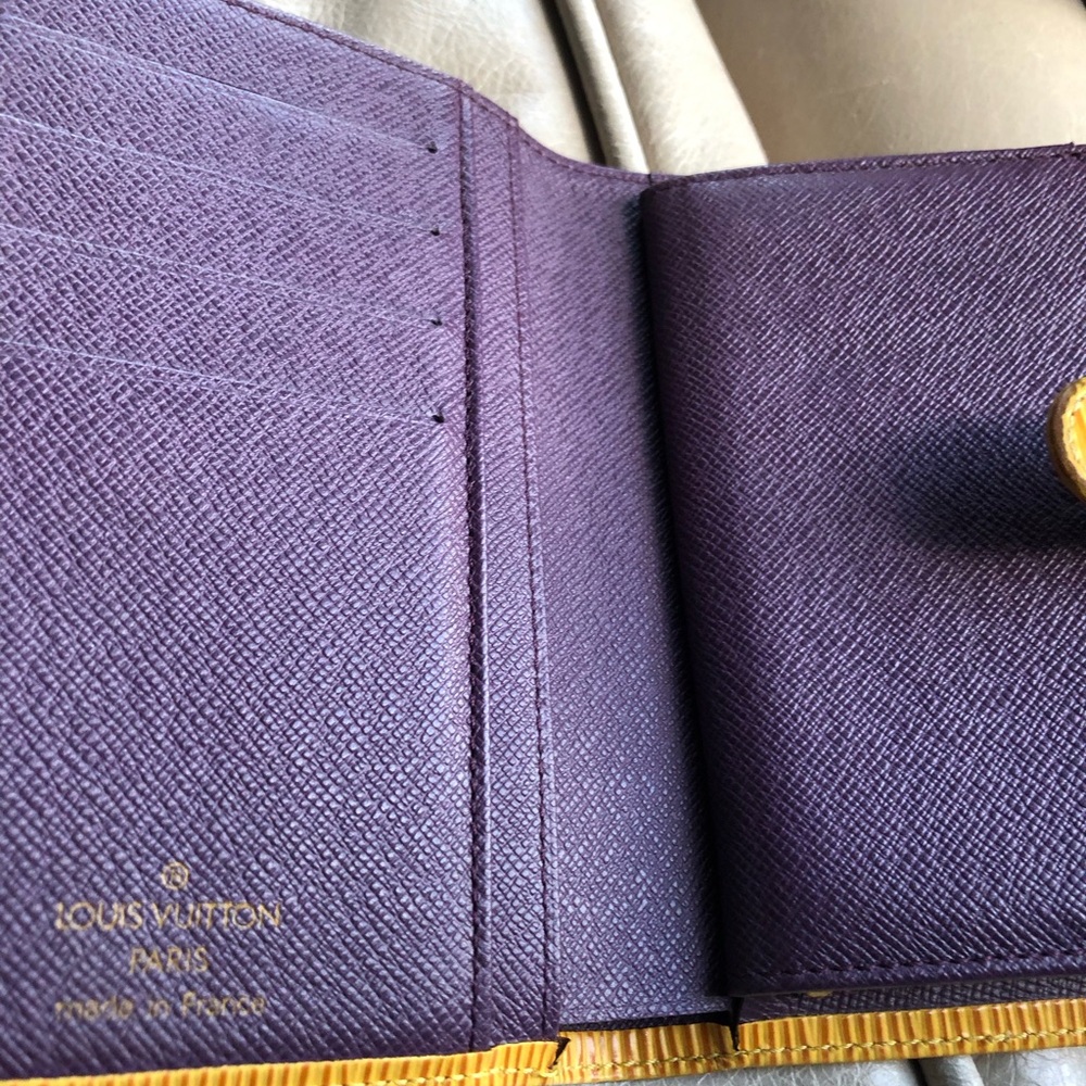 Louis Vuitton Epi Wallet - Picture 2 of 7